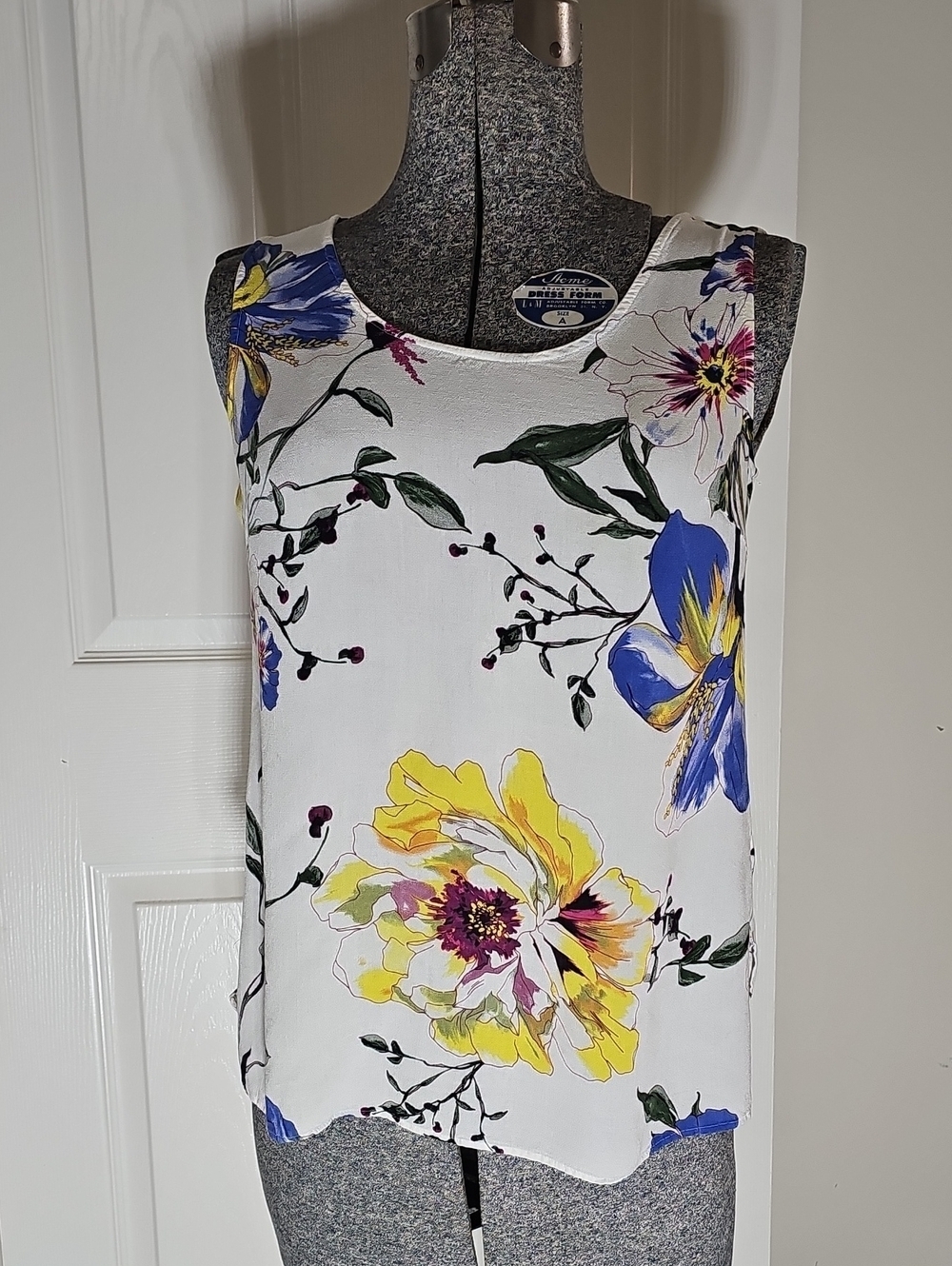 Banana Republic White Watercolor Floral Shirt Rayon Tank Top Tunic Size XS